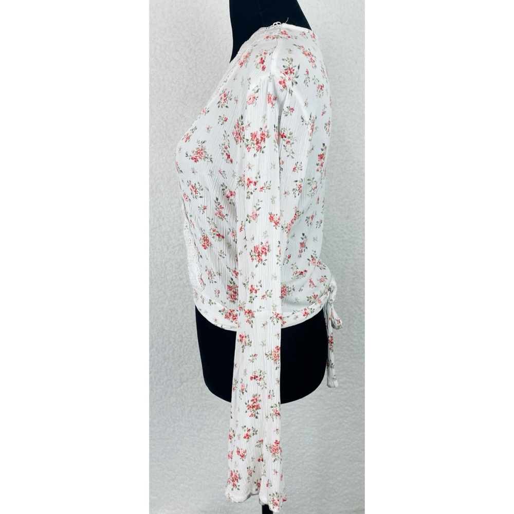 JUST POLLY • White/Multi Floral Print Lace Trim Bell Sleeve Cropped Blouse, L - Picture 5 of 14